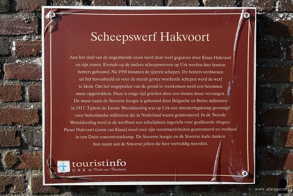 informatiebord over Scheepswerf Hakvoort zoals Scheepswerf Westhaven van origine heette
