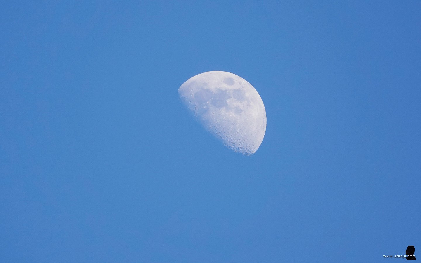 de maan 18 maart 17:00 uur